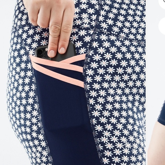 Fabletics Size XXL Trinity Mid Rise Pocket Short 5" NWT - Picture 4 of 10